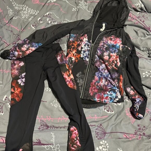 Lululemon Spring has sprung jacket and crops - Picture 1 of 3